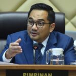 PRABOWO SALURKAN SMART TV KE RIBUAN SEKOLAH, PAKAR BERI KOMENTAR